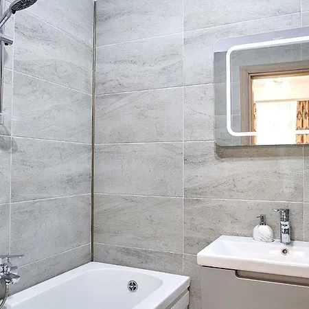 Sea Gem 2br N Pool ナボダリ