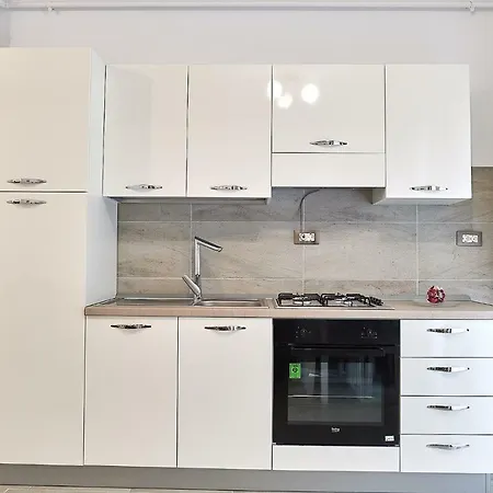 Sea Gem 2br N Pool Apartment Navodari