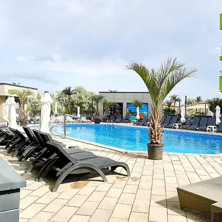 Sea Gem 2br N Pool Apartment Navodari