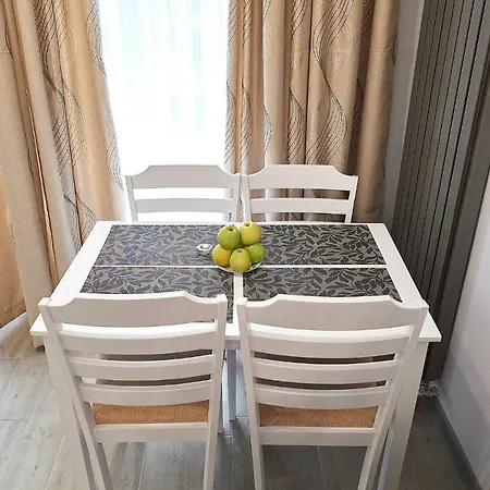 Apartment Sea Gem 2br N Pool Navodari