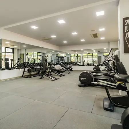 Sea Gem 2br N Pool Apartment