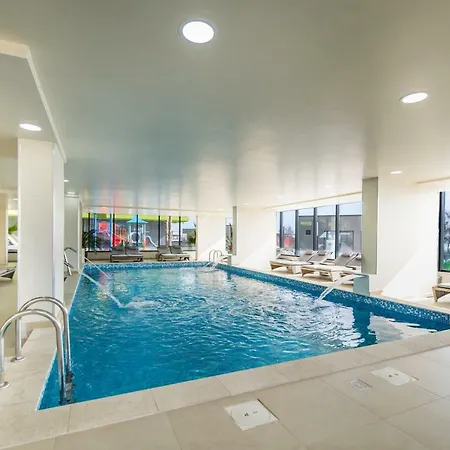Sea Gem 2br N Pool *