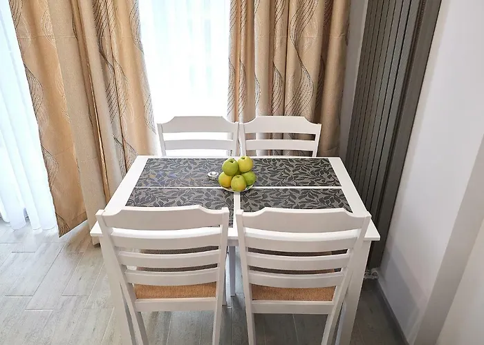 Апартаменты Sea Gem 2br N Pool Нэводари